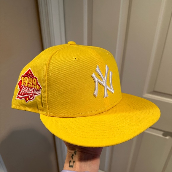 New Era 5950 New York Yankees 1999 World Series Yellow/Red Fitted Hat Men - Picture 1 of 6
